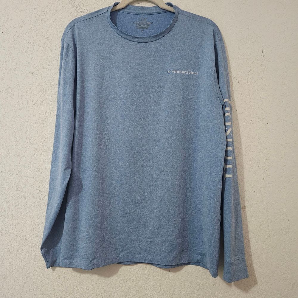 ​Vineyard Vines Men's Performance Long Sleeve Boston City Collection